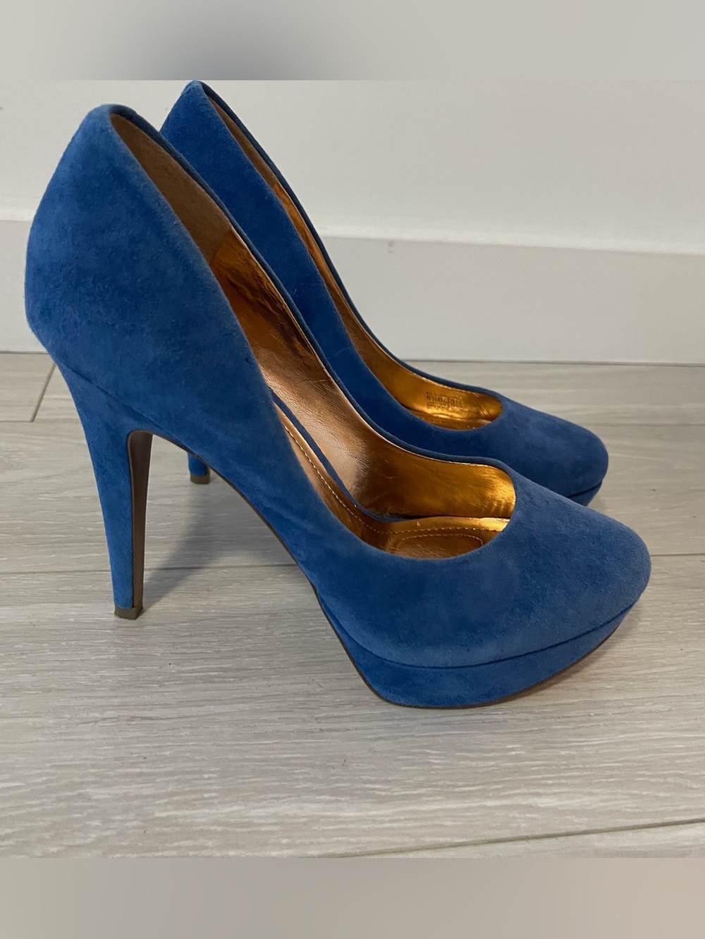 BCBGeneration Cobalt Blue Genuine Suede Platform Pumps Size 8.5